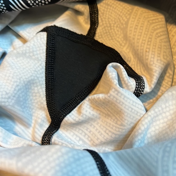 Lululemon Goal Crusher
Leggings 23โ inseam Black White
Tight Mesh Dottie Pockets - Picture 11 of 11